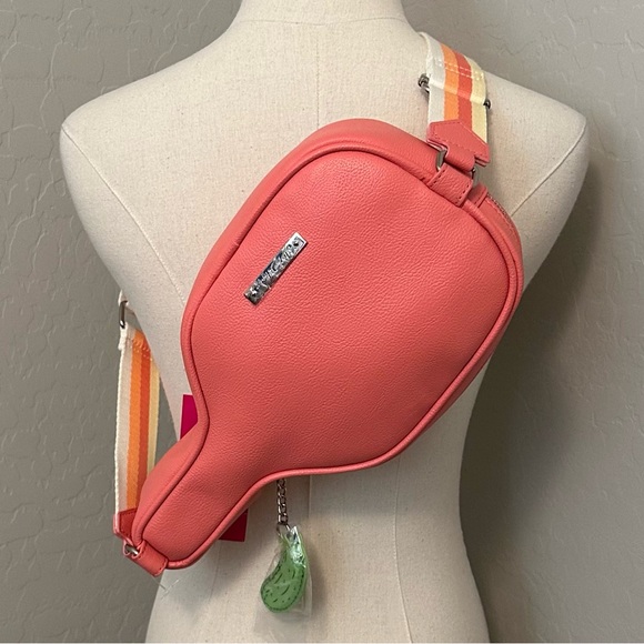 NEW BETSEY JOHNSON PICKLEBALL CHAMPIONSHIP CROSSBODY PADDLE BAG PICKLE ZIP PULL - Picture 11 of 13